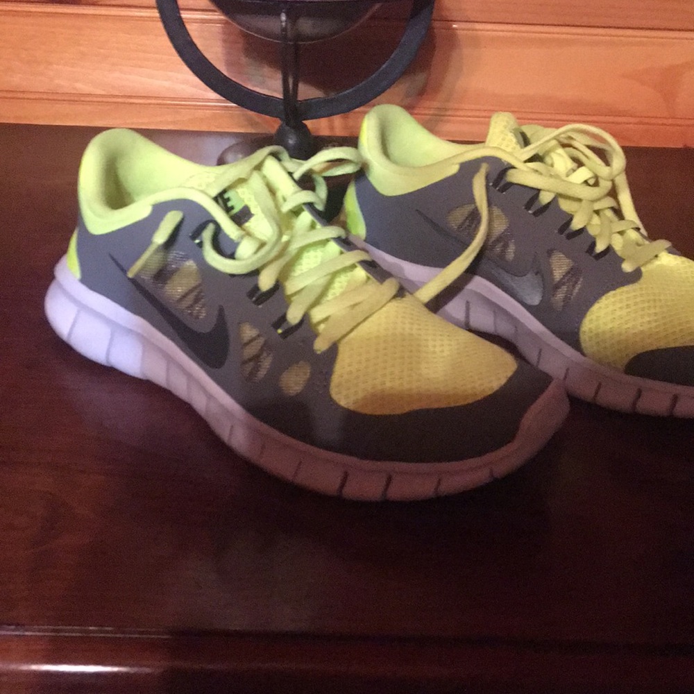 Nike tennis shoes